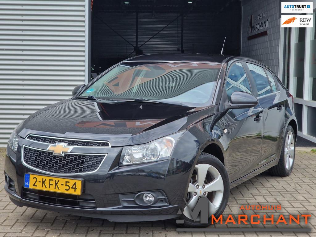 Chevrolet Cruze 1.8 LTZ NAVI|PARKEERSENS|CRUISE|TREKHAAK, Voorwielaandrijving, Euro 5, Gebruikt, Zwart