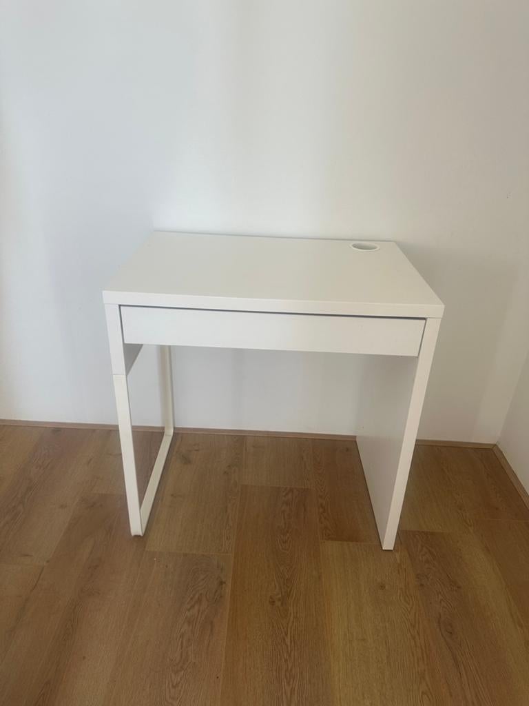 Small desk, Huis en Inrichting, Tafels | Sidetables, Ophalen, 50 tot 100 cm, Rond, Zo goed als nieuw