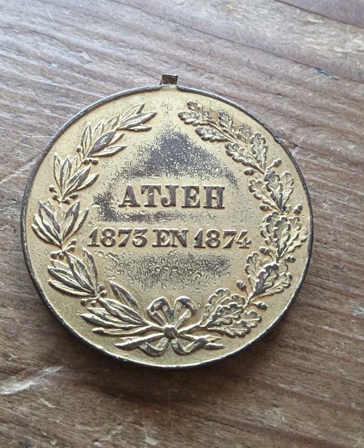 Atjeh Medaille 1873-1874 Koning Willem III oogje afgebroken, Postzegels en Munten, Penningen en Medailles, Ophalen of Verzenden