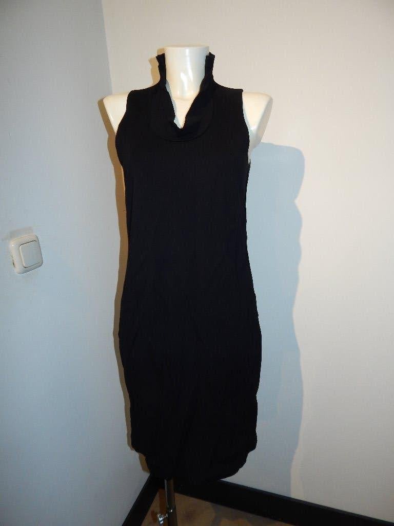 Sarah Pacini zwarte jurk apart kraagje en halslijn mt 3/40, Maat 38/40 (M), Verzenden, Sarah Pacini, Zwart