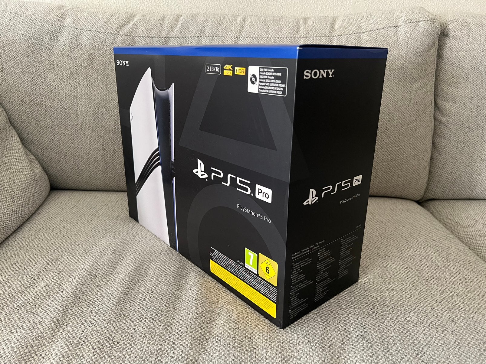 Foto 2 van Playstation 5 PRO - PS5 PRO - Nieuw - Gesloten Doos