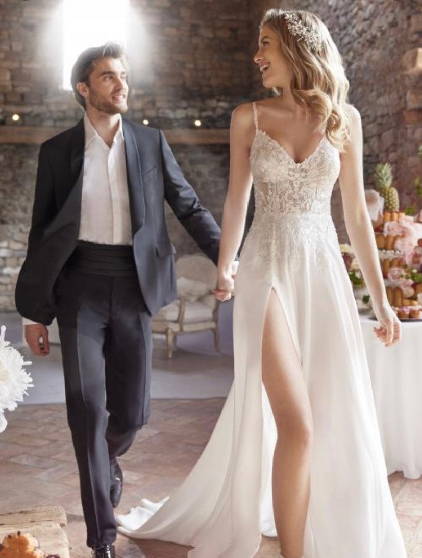 Elegante Trouwjurk met Split en Trouwpak, Ophalen, Zo goed als nieuw, Wit, Trouwjurk