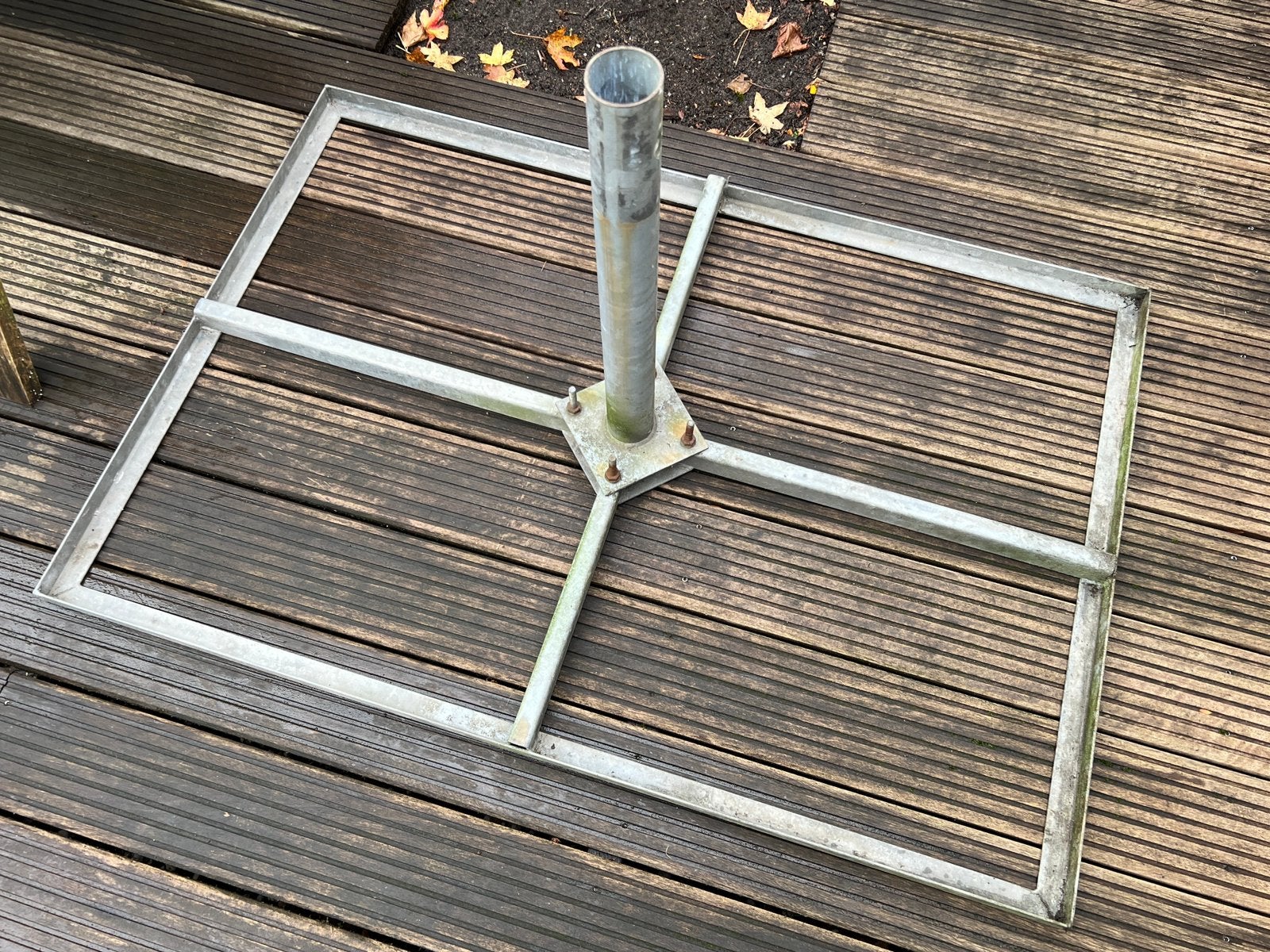 Tegelvoet voor satellietschotel., Ophalen, Gebruikt, (Schotel)antenne-accessoires, Overige merken