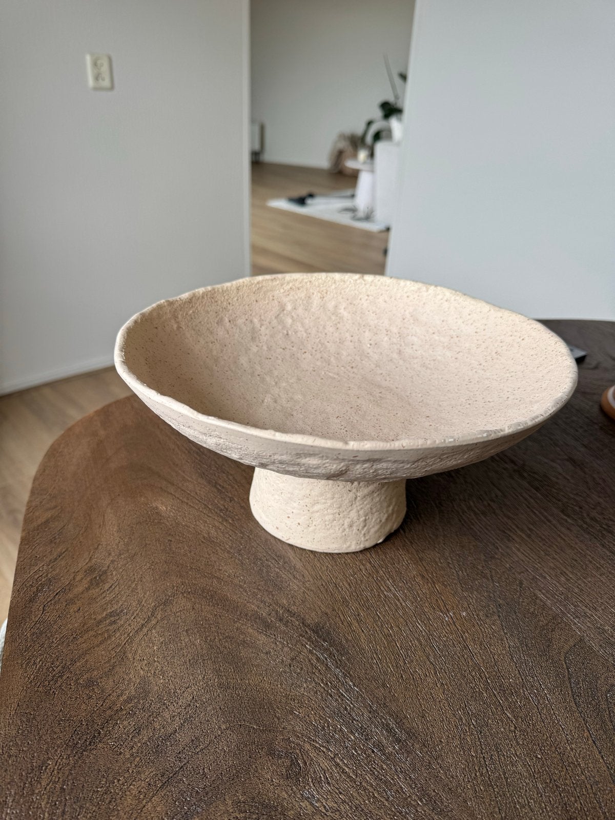 Grote Beige Fruitschaal op Voet - Ato Design, Ophalen, Schaal, Rond, Nieuw