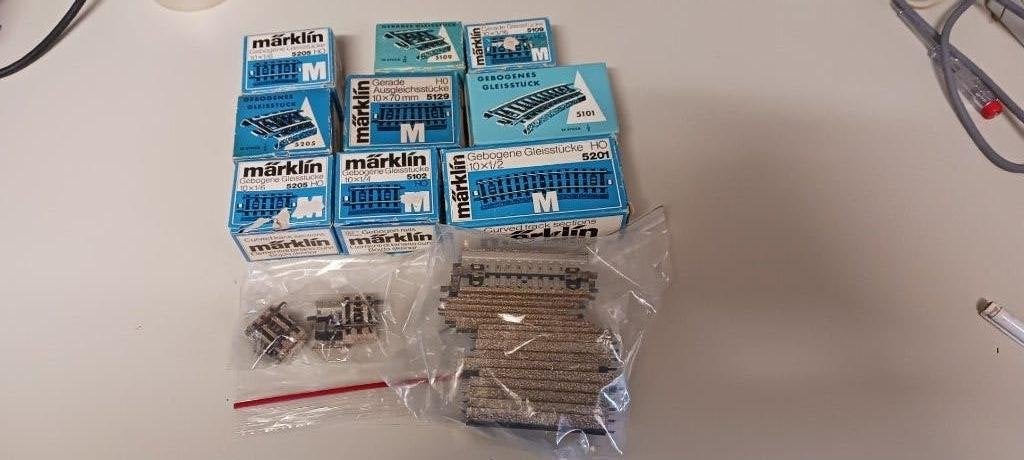 Marklin M-rails: 84 Passtukken, Wisselstroom, Rails, Ophalen of Verzenden, Zo goed als nieuw