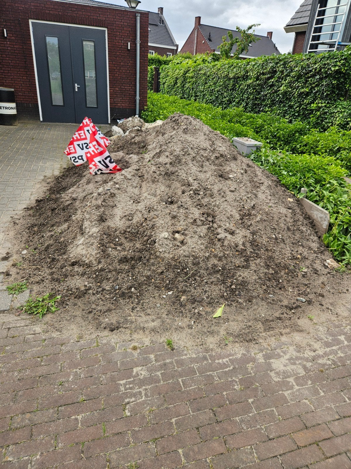 gratis zwart zand. 5 - 6 m³, Tuin en Terras, Zand, Ophalen of Verzenden, Overige typen