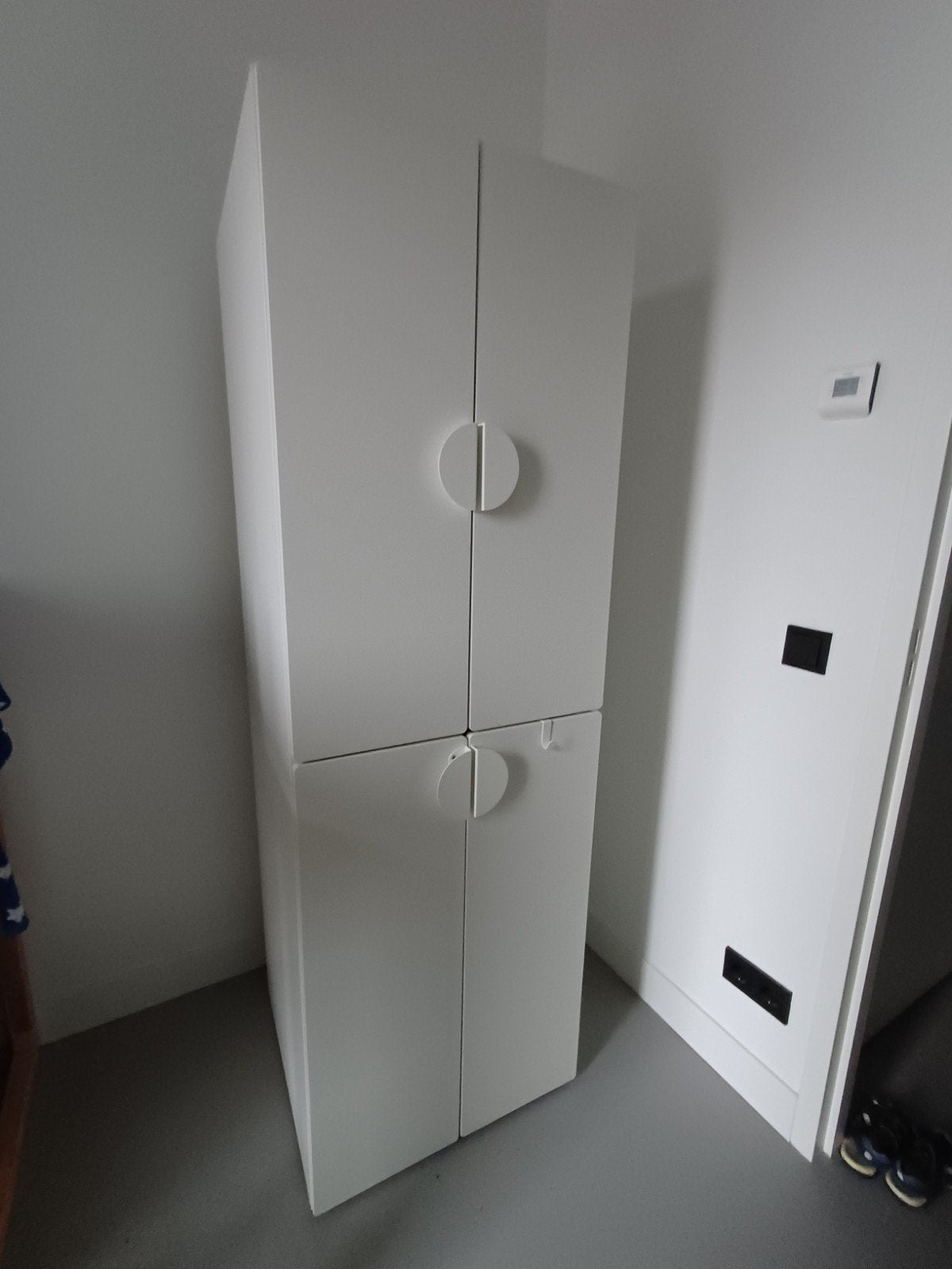 IKEA Småstad kast met planken, Ophalen, Met deur(en), 50 tot 100 cm, Zo goed als nieuw