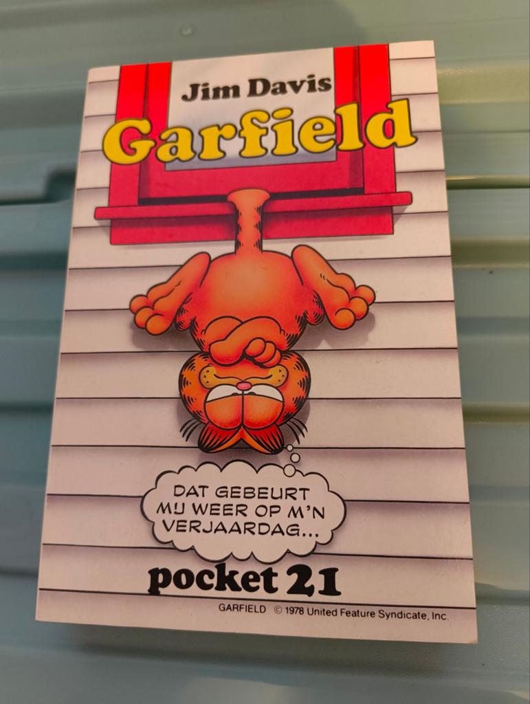 Garfield Pocket 21 - Dat gebeurt mu weer op m'n verjaardag, Eén stripboek, Ophalen of Verzenden, Gelezen, Jim Davis