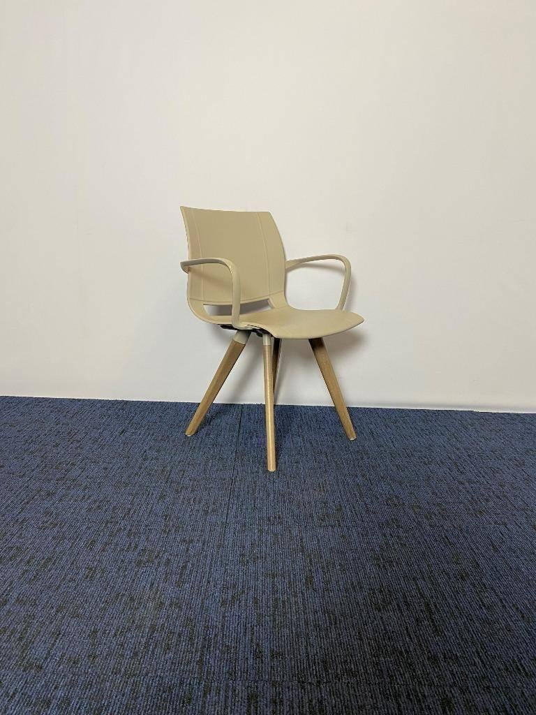 Vergaderstoel Kusch & Co Uni_Verso, design, lichtbruin, Ophalen, Gebruikt, Hout, Drie