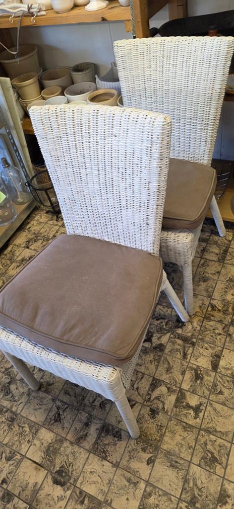 4 mooie witte rotan stoelen met kussens, Huis en Inrichting, Stoelen, Ophalen, Gebruikt, Wit, Riet of Rotan