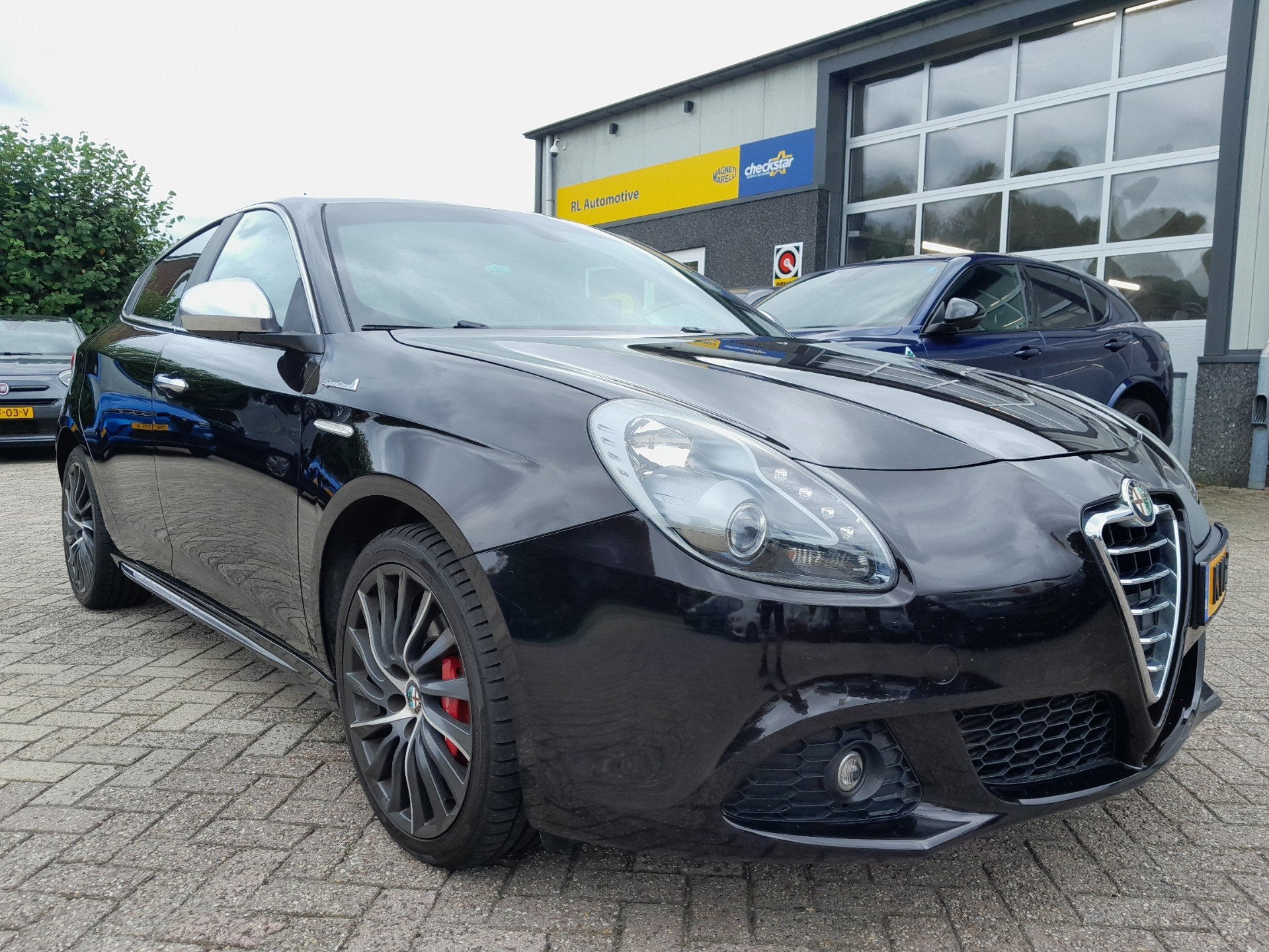 Alfa Romeo Giulietta 1.4 T - 'Sportiva' - Automaat - Leder -, Auto's, Zwart, 4 cilinders, Zwart, Leder