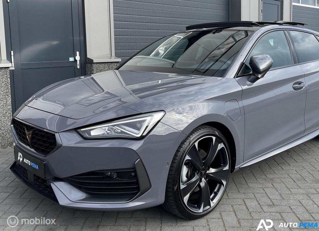 Cupra Leon 1.4 e-Hybrid 204PK Pano Leder Keyl Vol, Auto's, Cupra, 77 km/l, Gebruikt, 4 cilinders, Parkeerassistent