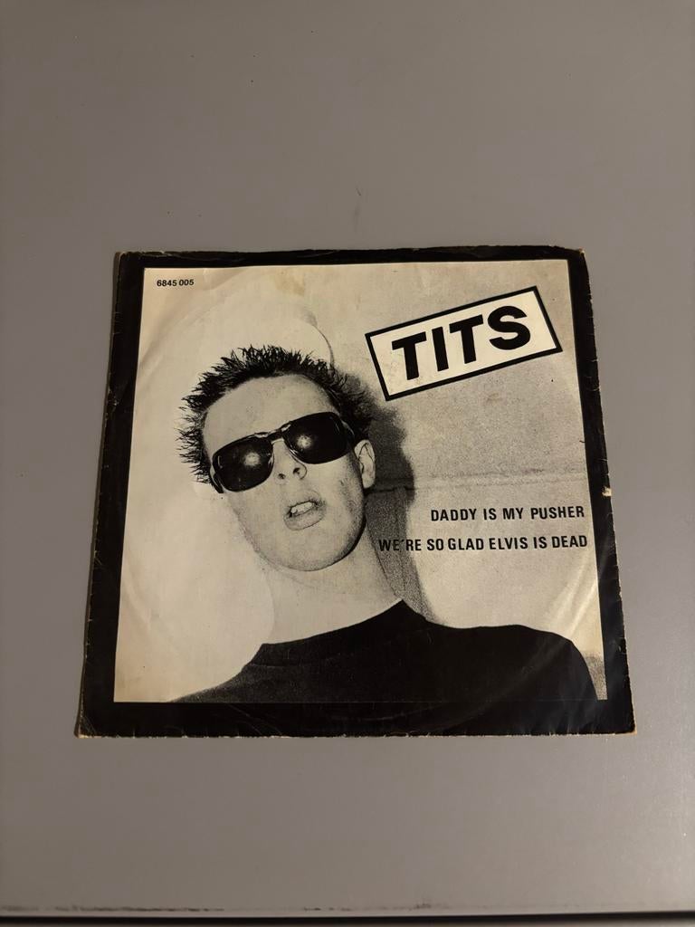 Tits - Daddy Is My Pusher / We're So Glad Elvis Is Dead, 7 inch, Ophalen of Verzenden, Originele persing, Overige genres