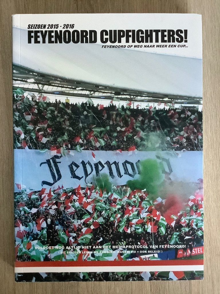 Feyenoord Jaarboek 2015-2016: Feyenoord Cupfighters!, Ophalen of Verzenden, Zo goed als nieuw, Feyenoord, Boek of Tijdschrift