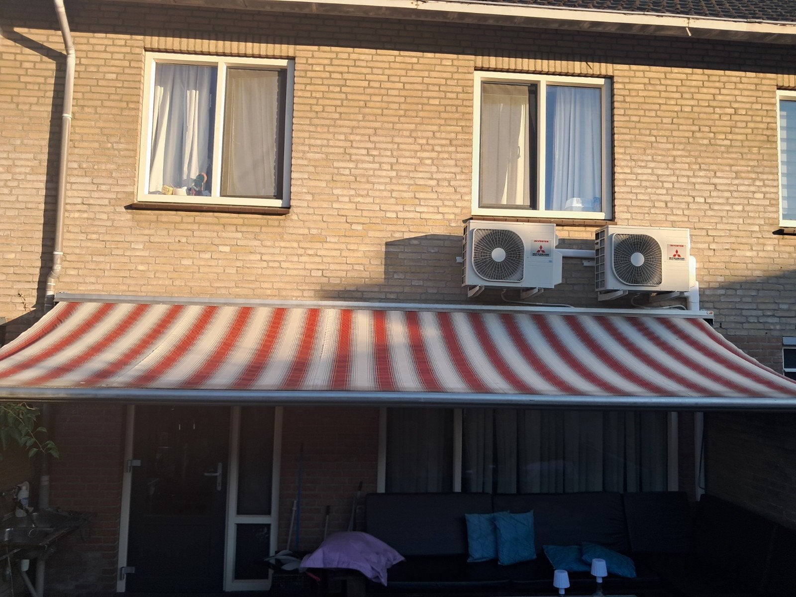 Gebruikt knikarmscherm, rood/wit gestreept, Ophalen, Gebruikt, 450 cm of meer, 150 tot 300 cm
