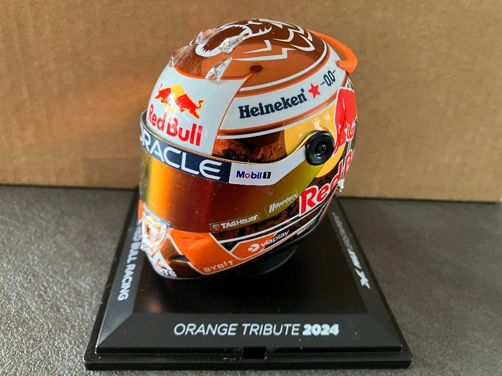 ✅ Max Verstappen 1:4 helm Orange Tribute Red Bull RB20, Verzamelen, Automerken, Motoren en Formule 1, Ophalen of Verzenden, Nieuw
