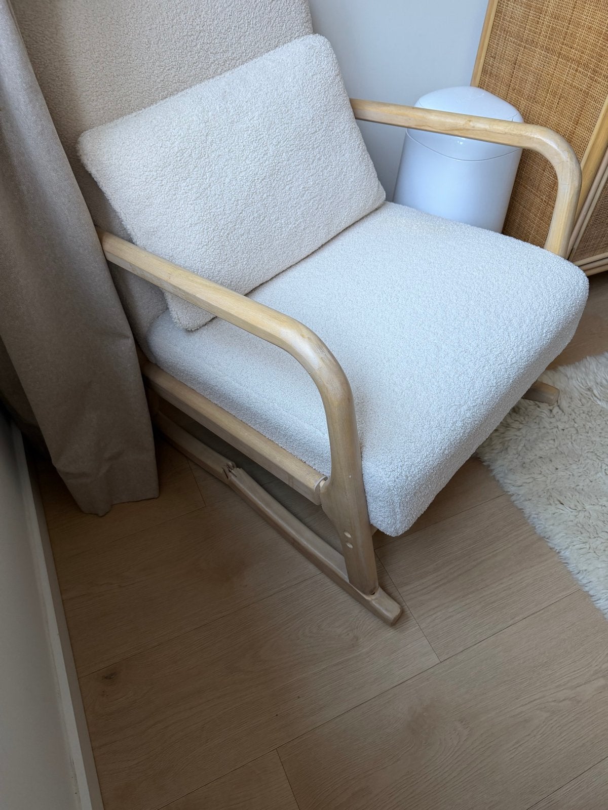 Witte schommelstoel met teddy stof en houten frame, Huis en Inrichting, Ophalen, Gebruikt, Wit, Eén