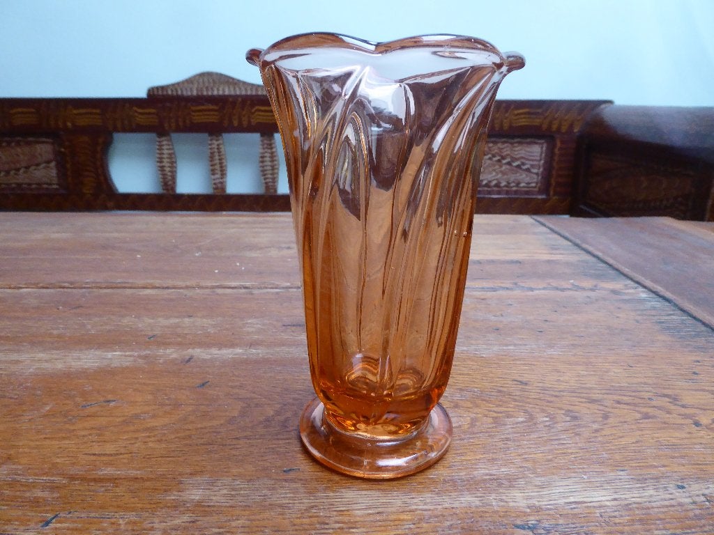 Art deco persglazen vaasje in rosaline, Ophalen of Verzenden