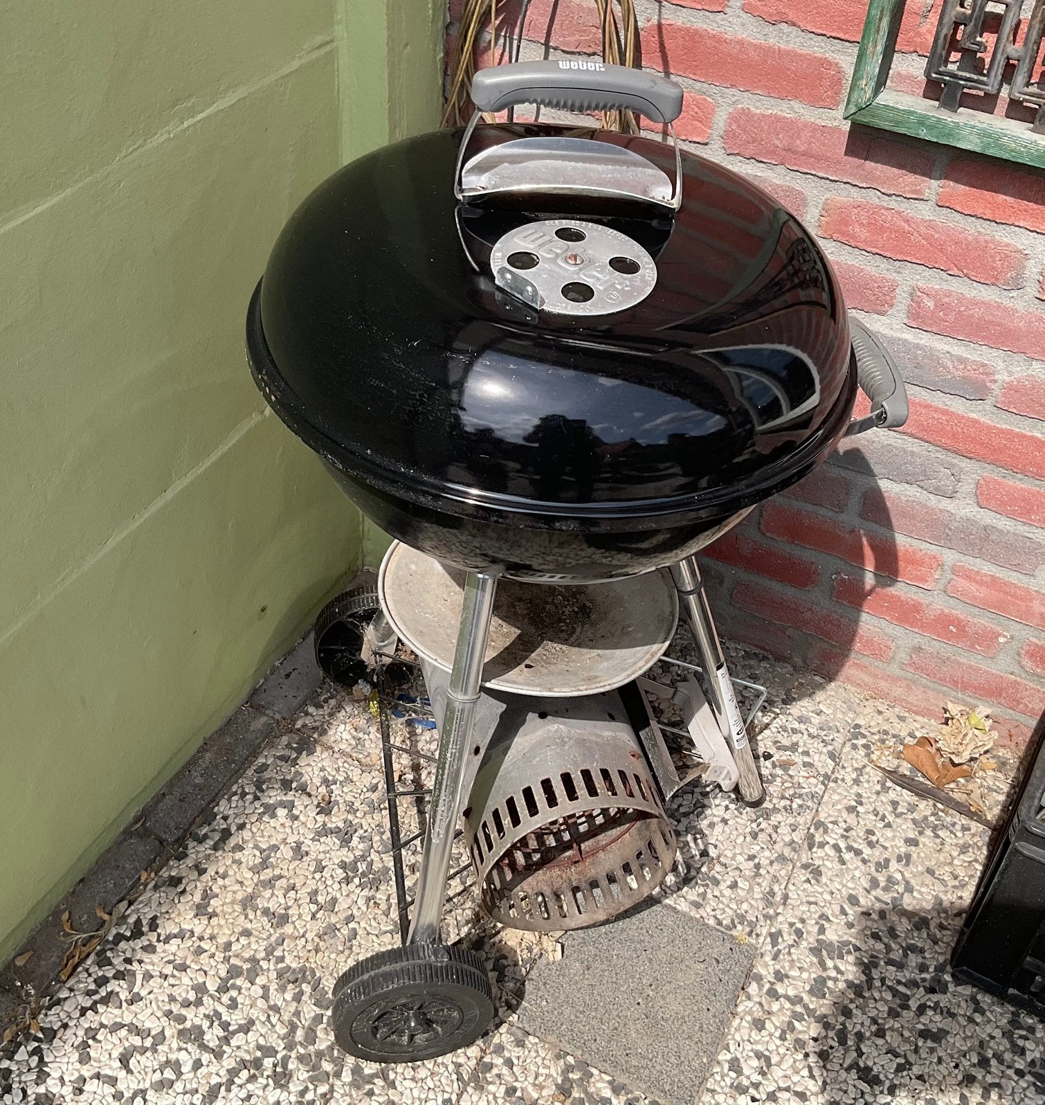 Grote weber  barbecue met accessoires, Tuin en Terras, Houtskoolbarbecues, Ophalen, Zo goed als nieuw, Met accessoires