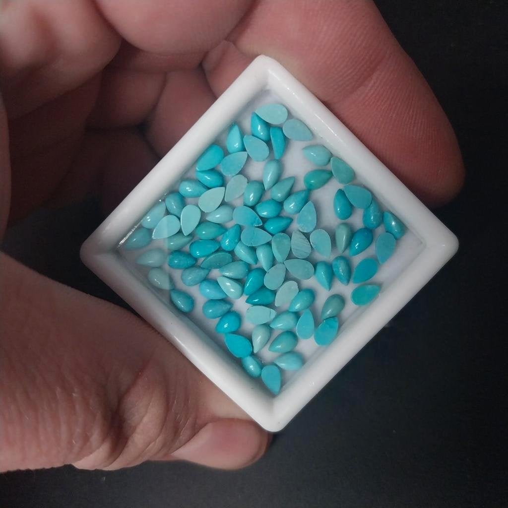 Lot met Mexicaanse turkoois peertjes cabochon, Ophalen of Verzenden, Zo goed als nieuw