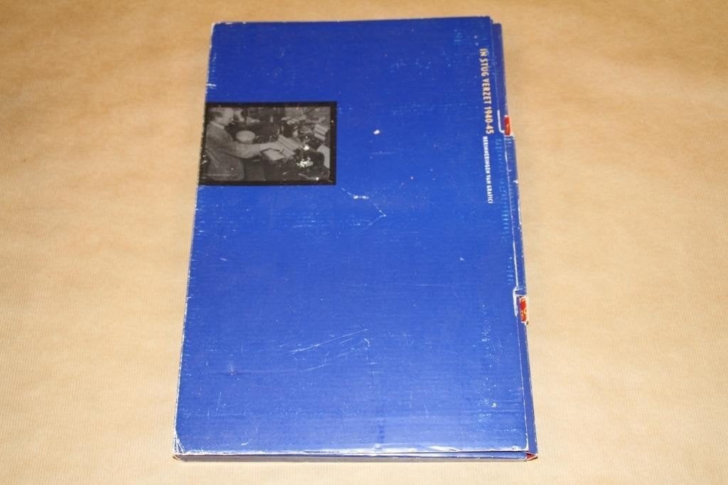 In Stug Verzet 1940-45 — Grafici in de 2e Wereldoorlog, Ophalen of Verzenden, Zo goed als nieuw, Fotografen