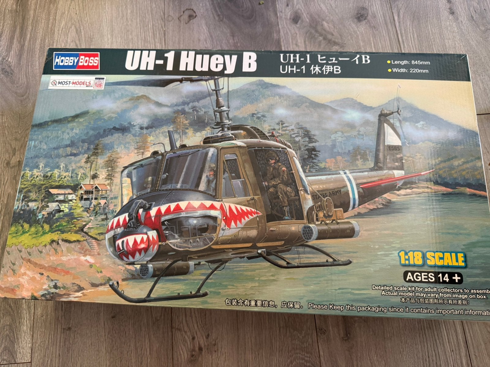 HobbyBoss Huey. 1/18., Ophalen of Verzenden, Zo goed als nieuw, Groter dan 1:72, Overige merken