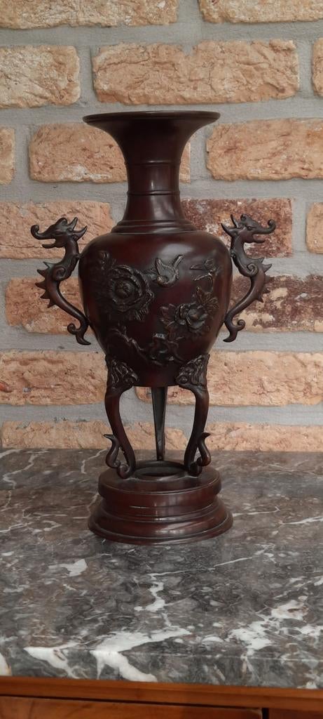 Antieke bronzen Chinese vaas met draken en bloemmotief, Ophalen of Verzenden