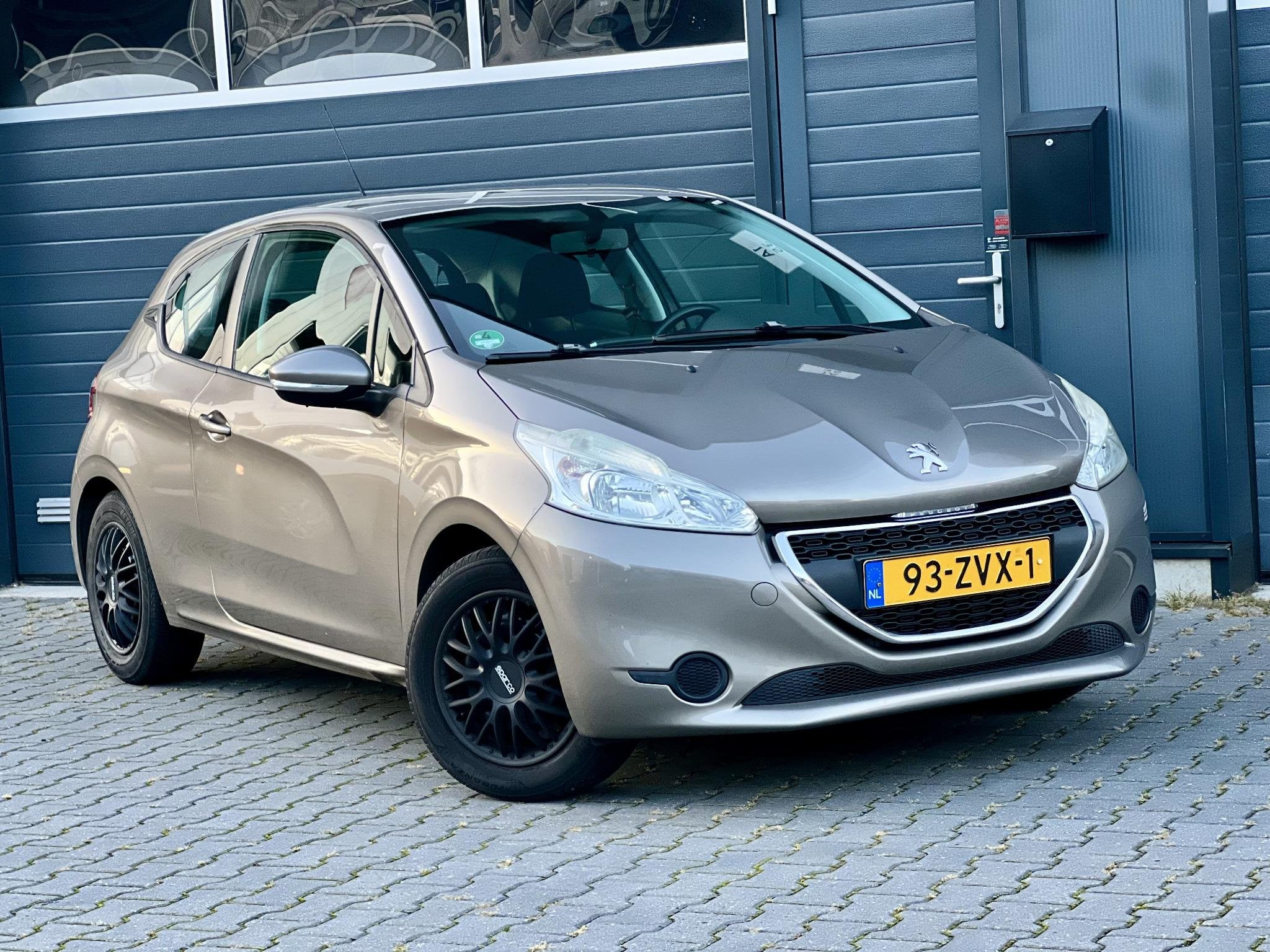 Peugeot 208 1.2 VTi *AIRCO*ELEKTR PAKKET*DIST VV, Voorwielaandrijving, Euro 5, Stof, Gebruikt