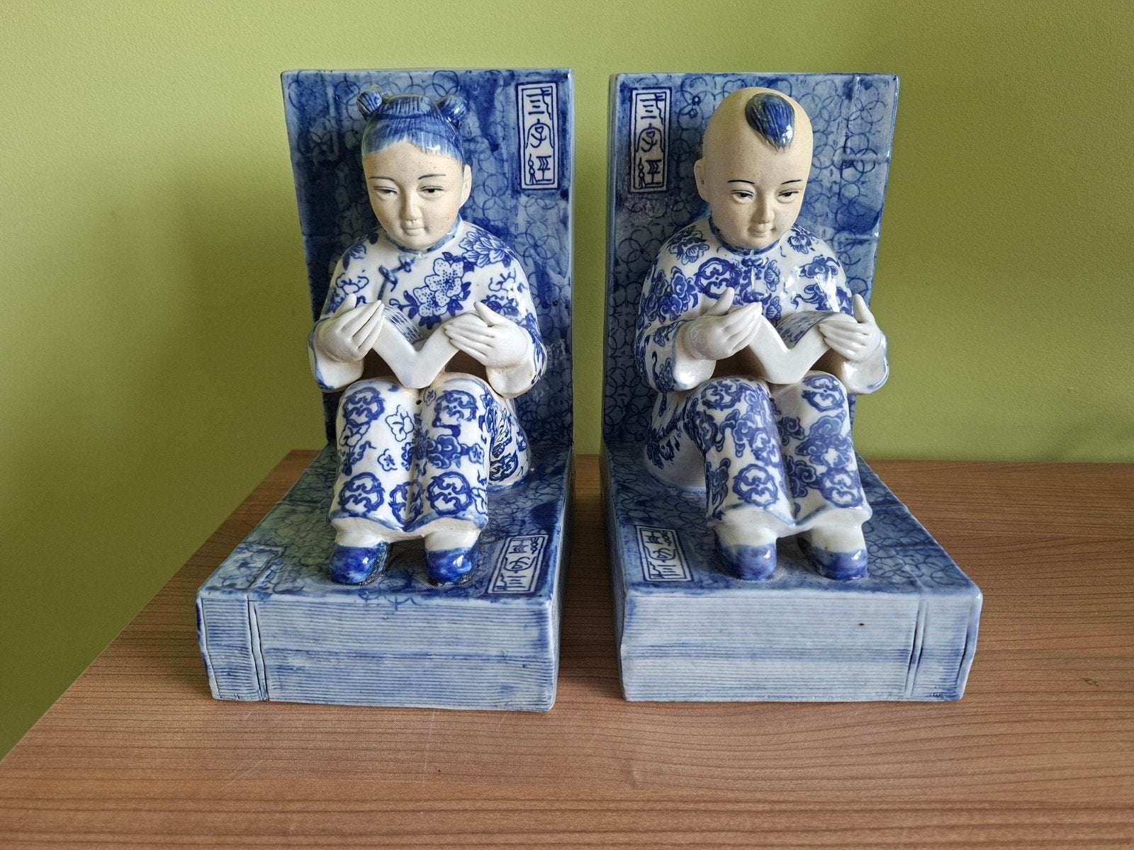 Chinees porseleinen boekensteunen, Ophalen