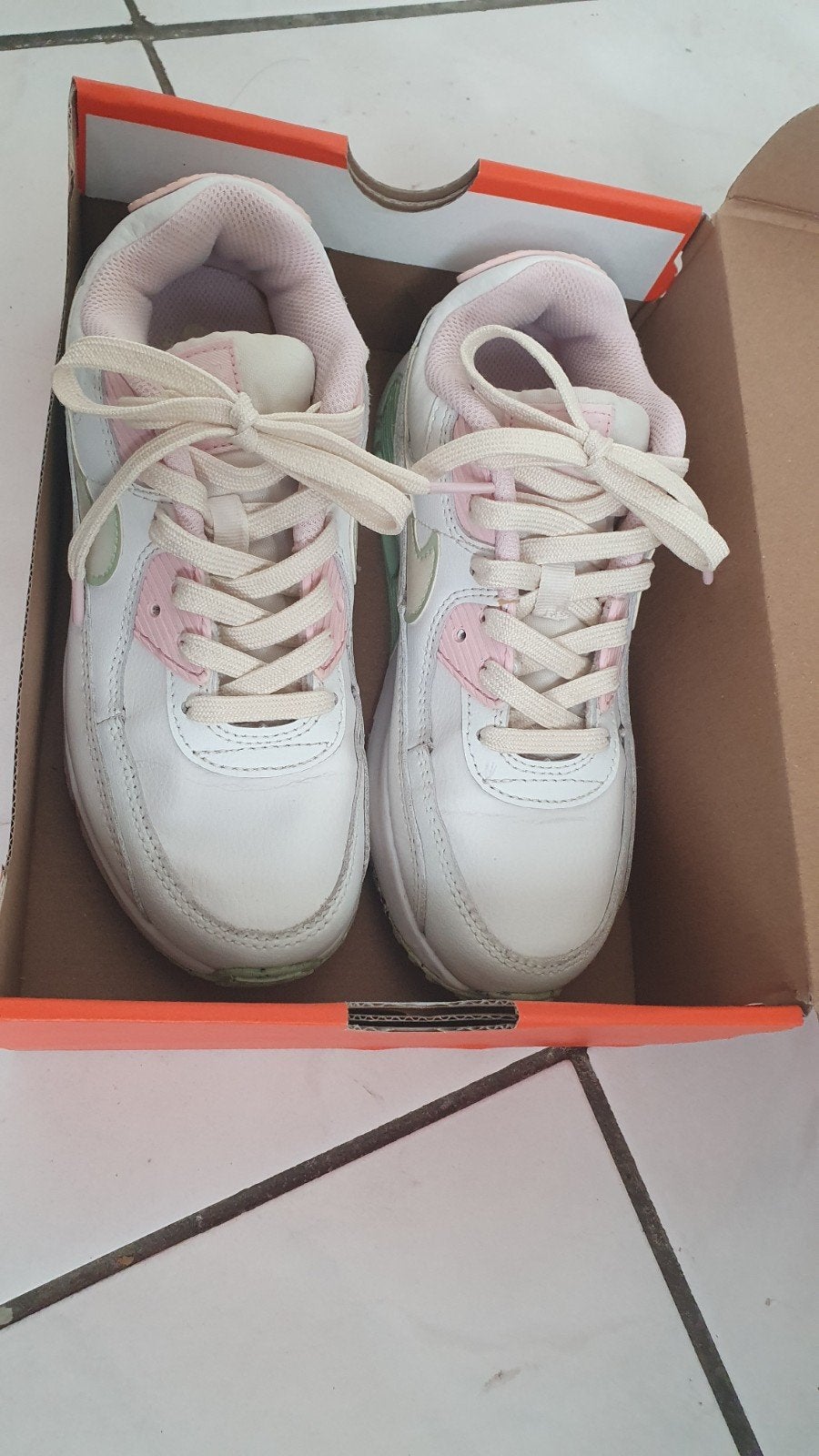 Nike Air Max 90 sneakers - Wit/Roze/Mintgroen - Maat 35, Kinderen en Baby's, Kinderkleding | Schoenen en Sokken, Meisje, Sportschoenen