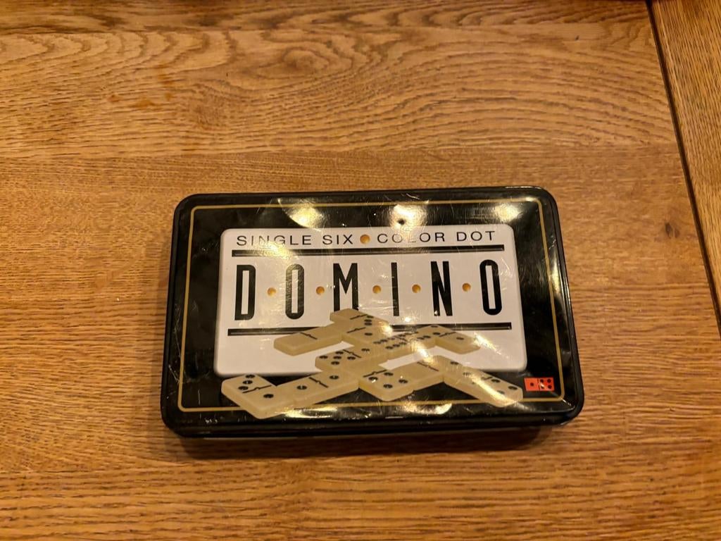 Domino spel in blikken doos - Single Six Color Dot, Een of twee spelers, Ophalen of Verzenden, Gebruikt, Onbekend