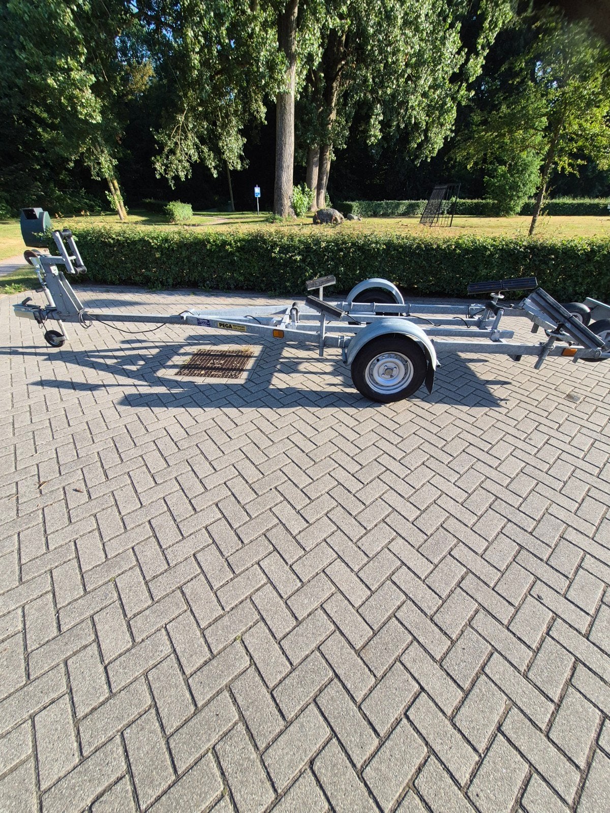 Mooie Pega kanteltrailer voor boten tot 6 meter, Ophalen, Minder dan 1500 kg, Gebruikt, Kantelbaar