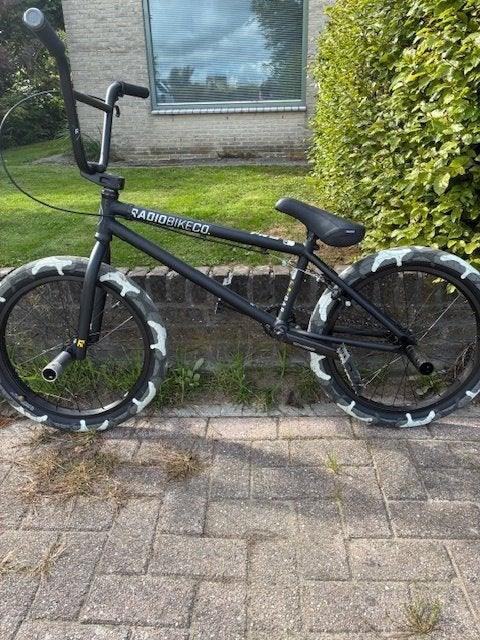 Radio Bike Co. Darko BMX – Absolute Nieuwstaat (20 inch), Staal, Velgrem, 20 tot 24 inch, Zo goed als nieuw