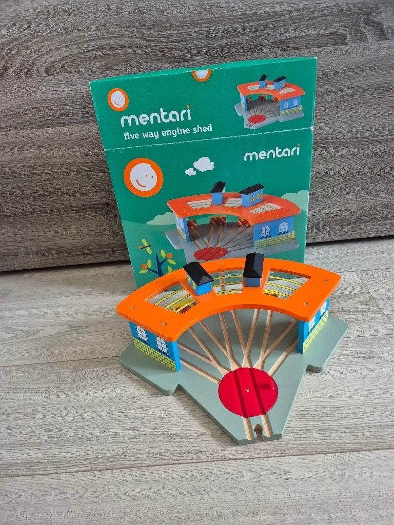 Mentari five way engine shed (loods met 5 sporen), Kinderen en Baby's, Ophalen of Verzenden, Zo goed als nieuw