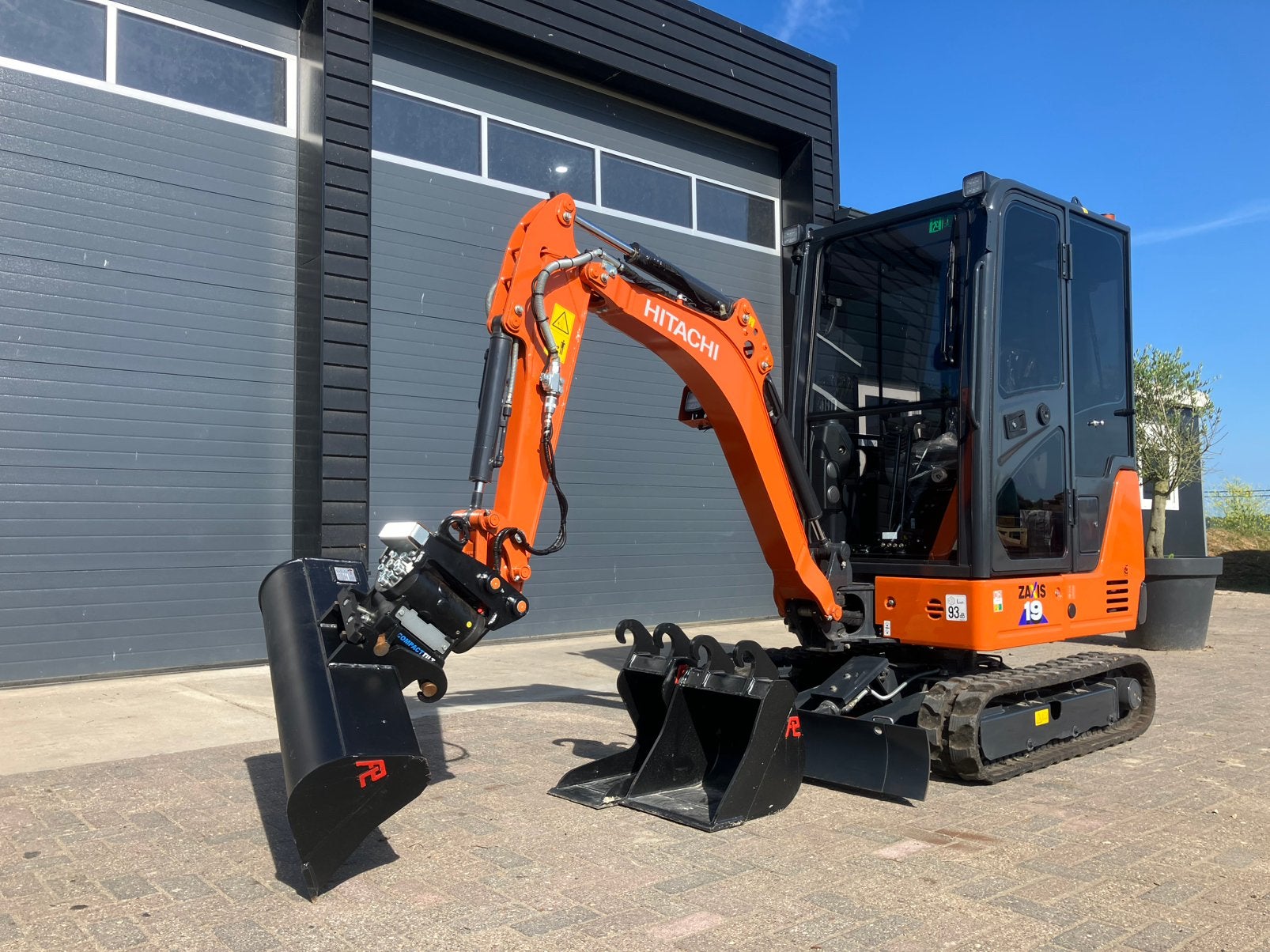 Hitachi ZX19-6 met kantelstuk bakkenset, Zakelijke goederen, Ophalen, Graafmachine