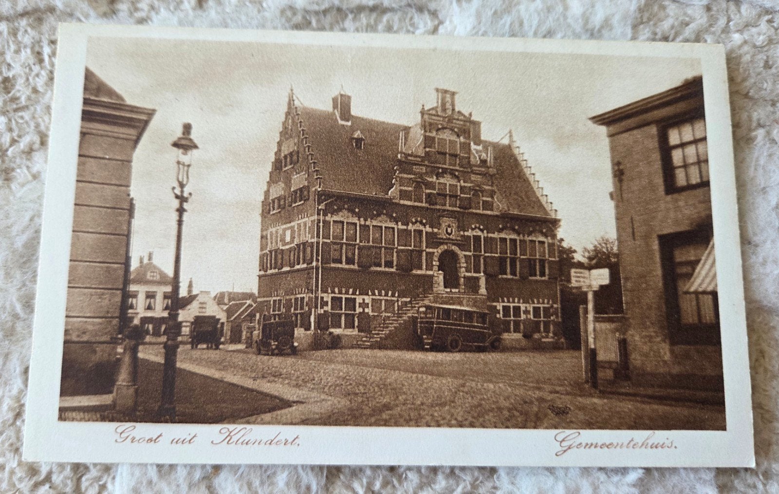 Oude Ansichtkaart Groot uit Klundert Gemeentehuis, Verzamelen, Ansichtkaarten | Nederland, Verzenden, 1920 tot 1940, Ongelopen