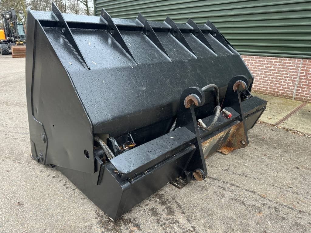 High Tipping Bucket 3150MM 7000LTR Volvo Aansluiti