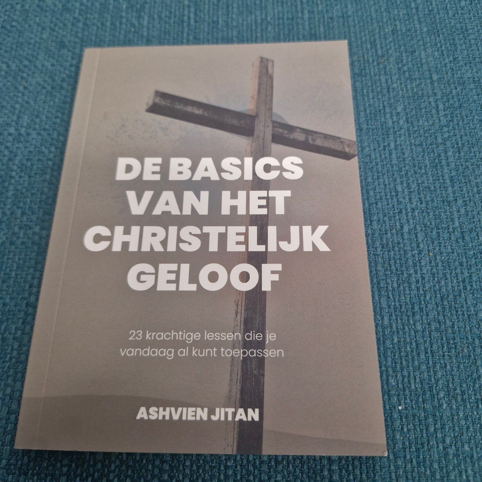 De Basics van het Christelijk Geloof - Ashvien Jitan, Ophalen of Verzenden, Zo goed als nieuw, Ashvien Jitan, Christendom | Katholiek
