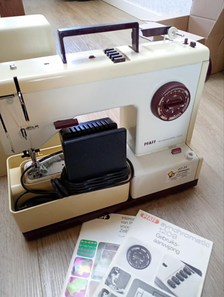 Pfaff Synchromatic 1209 Naaimachine met handleiding, Hobby en Vrije tijd, Naaimachines en Toebehoren, Ophalen of Verzenden, Gebruikt