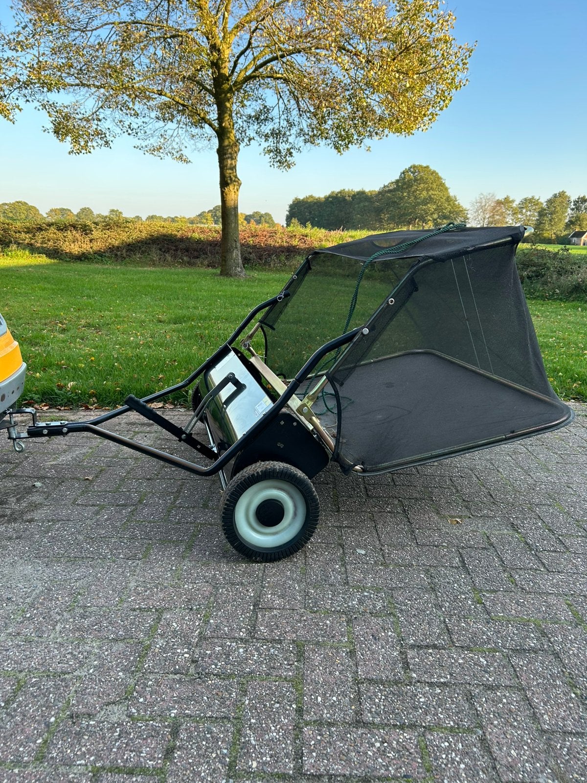 Bladveegmachine voor achter tuintrekker, Ophalen, Zo goed als nieuw, Opvangbak, 90 tot 120 cm