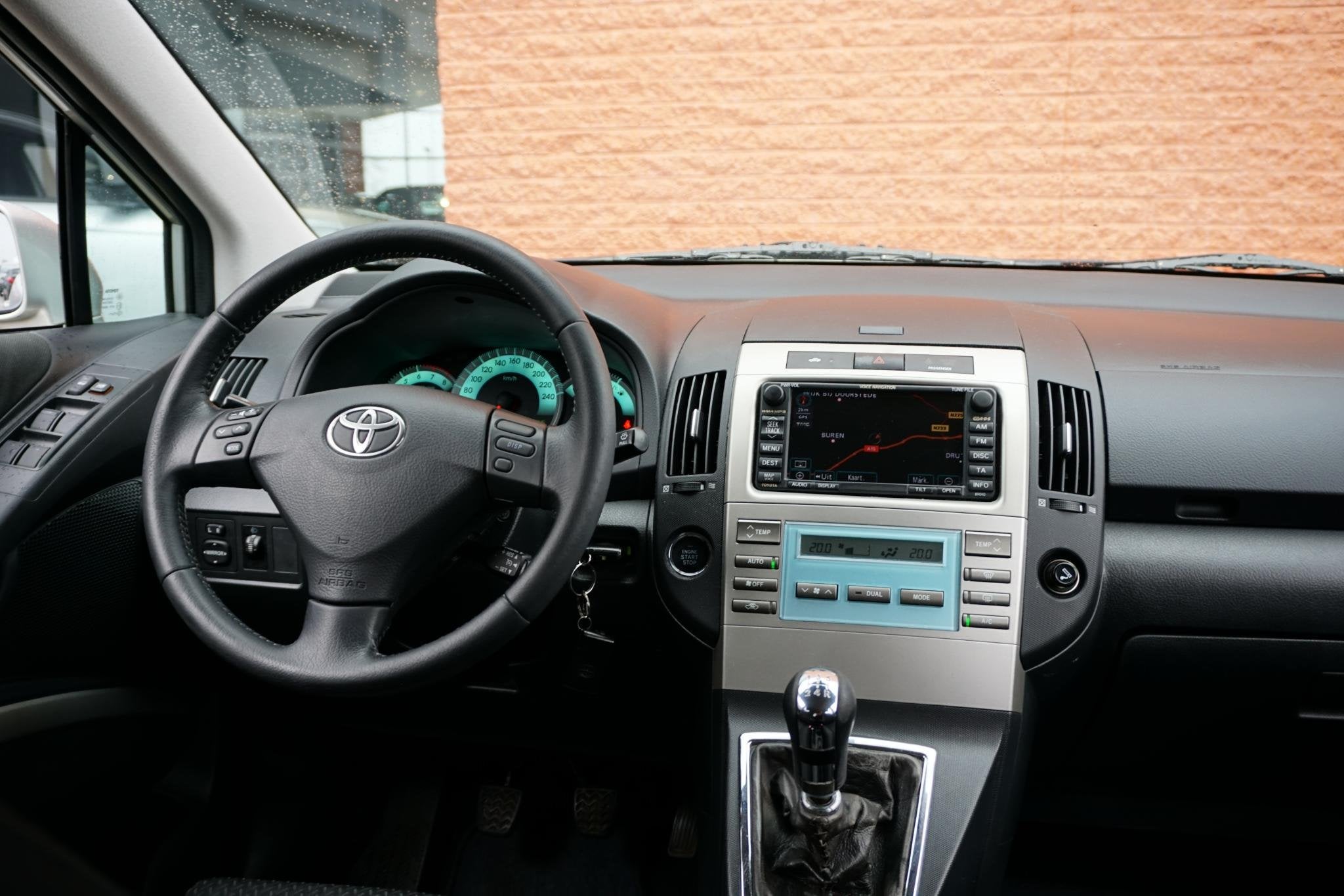 Toyota Verso 1.6 VVT-i Luna + NAVIGATIE / CRUISE CONTROL / P, Auto's, Gebruikt, 4 cilinders, Origineel Nederlands, Handgeschakeld