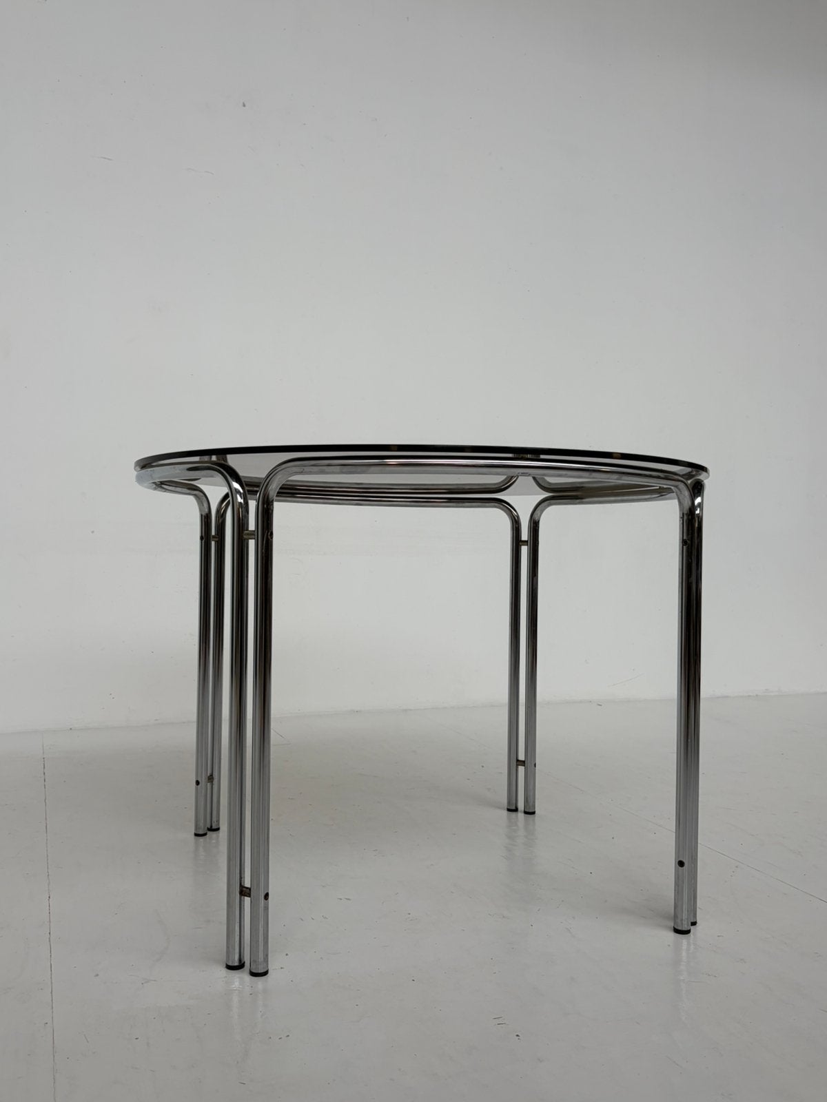 Vintage rookglas eettafel, Huis en Inrichting, Tafels | Eettafels, 50 tot 100 cm, Zo goed als nieuw, ÅTMØS, Metaal