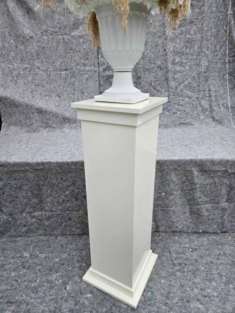 2 stuks zuil met Romeinse potten en bloemboeketten te koop, Ophalen of Verzenden, Zo goed als nieuw, Versiering, Geboorte of Huwelijk