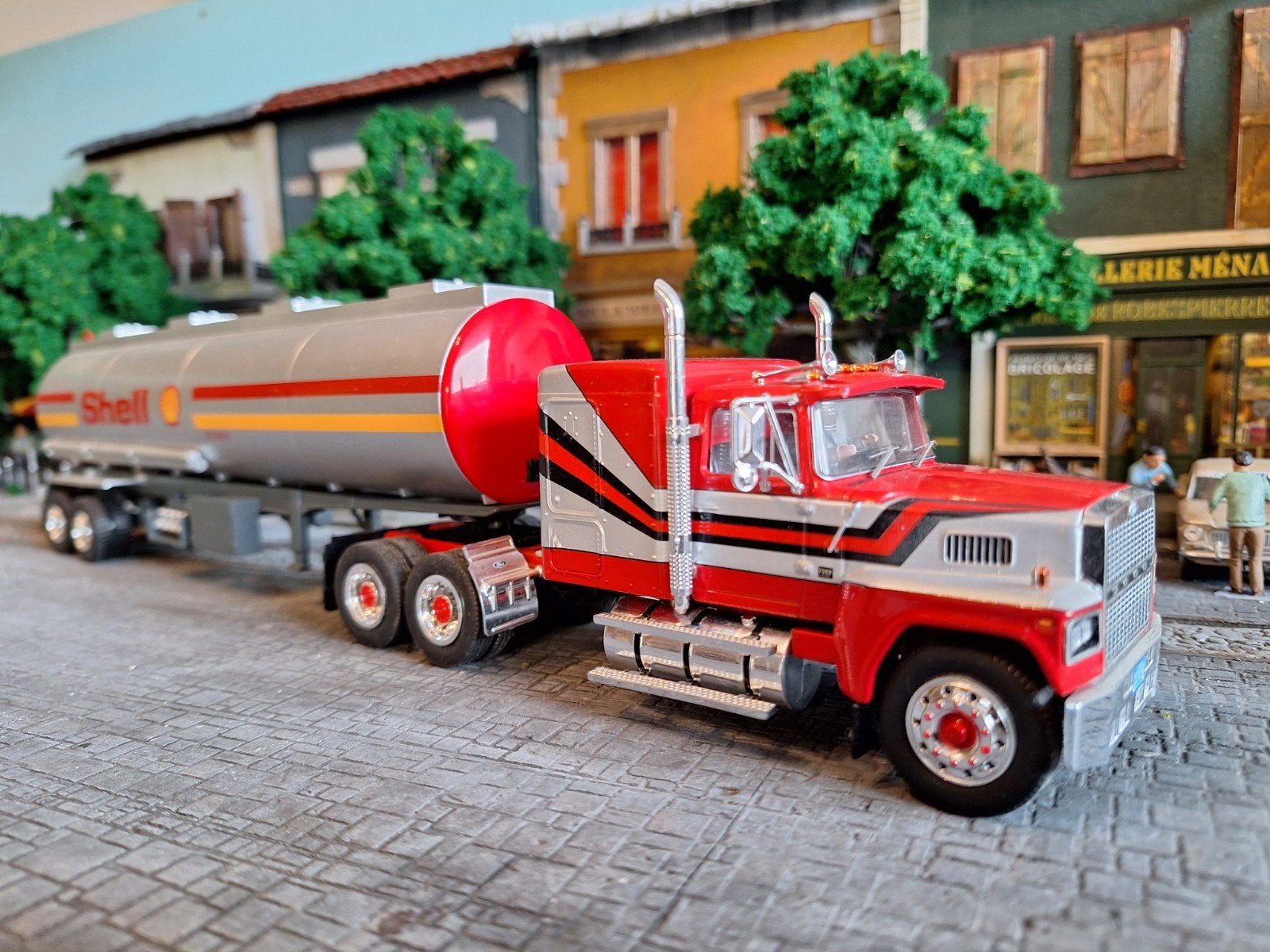 ixo Ford 9000 LTL met shell trailer., Hobby en Vrije tijd, Modelauto's | 1:43, Ophalen of Verzenden, Zo goed als nieuw, Bus of Vrachtwagen