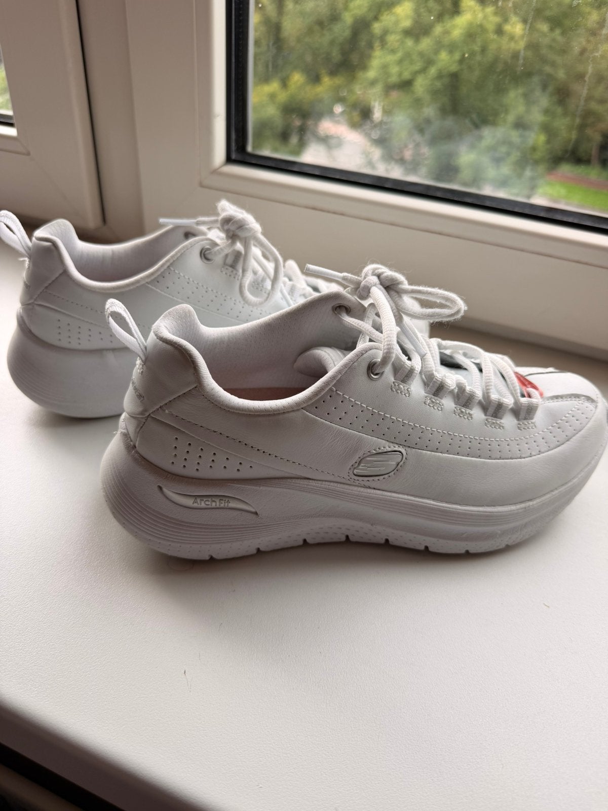 Skechers Arch fit 37, Ophalen of Verzenden, Zo goed als nieuw, Zwart, Sneakers of Gympen