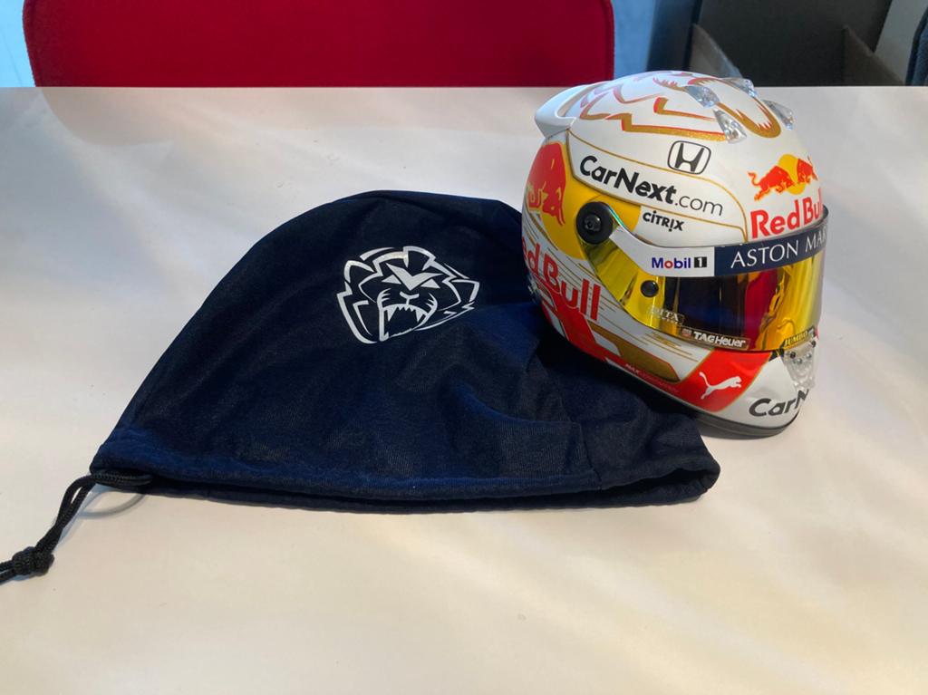 Max Verstappen helm 1/2 season 2020, Verzamelen, Ophalen of Verzenden, Nieuw, Formule 1