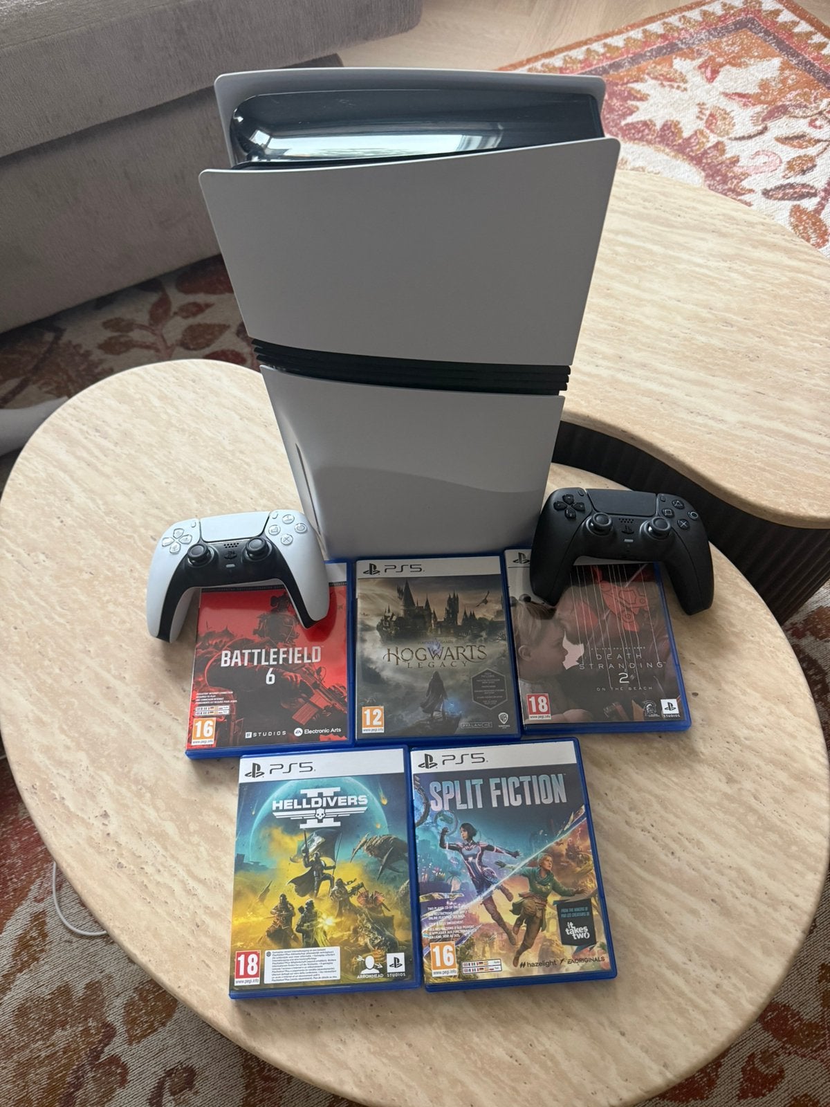 PS5 Pro 2TB met Disc Drive + 2 controllers en 5 spellen, Ophalen, Zo goed als nieuw, Playstation 5
