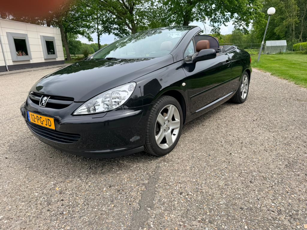 Peugeot 307 2.0 16V CC 2004 Zwart, Auto's, Voorwielaandrijving, 4 cilinders, Cabriolet, 4 stoelen