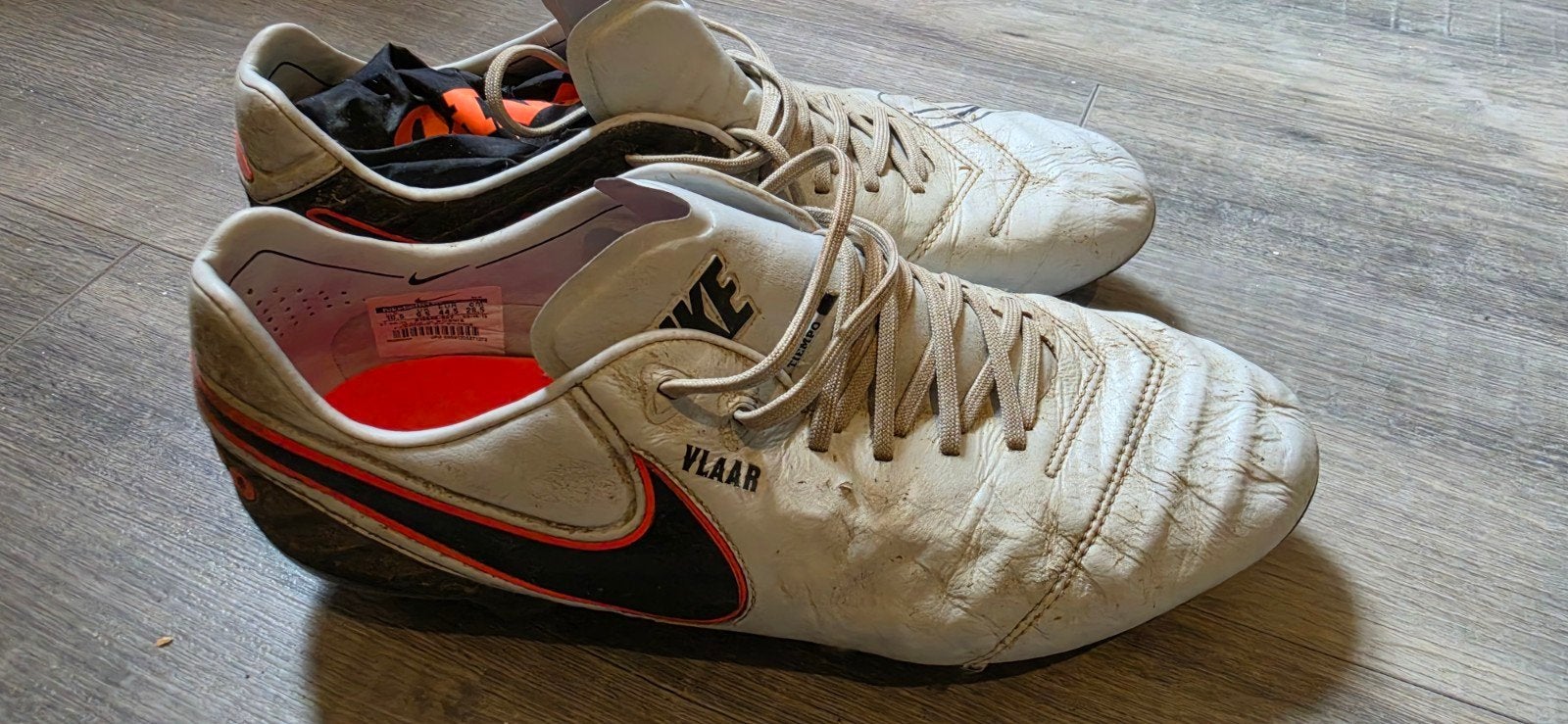 Matchworn Ron Vlaar AZ Alkmaar voetbalschoenen gesigneerd, Maat XS of kleiner, Ophalen of Verzenden, Zo goed als nieuw, Schoenen