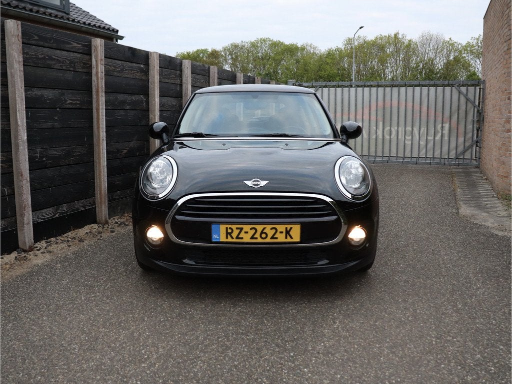 MINI Mini 1.5 Cooper Business dealer O.H. (bj 2018), Voorwielaandrijving, 4 stoelen, Origineel Nederlands, Bedrijf